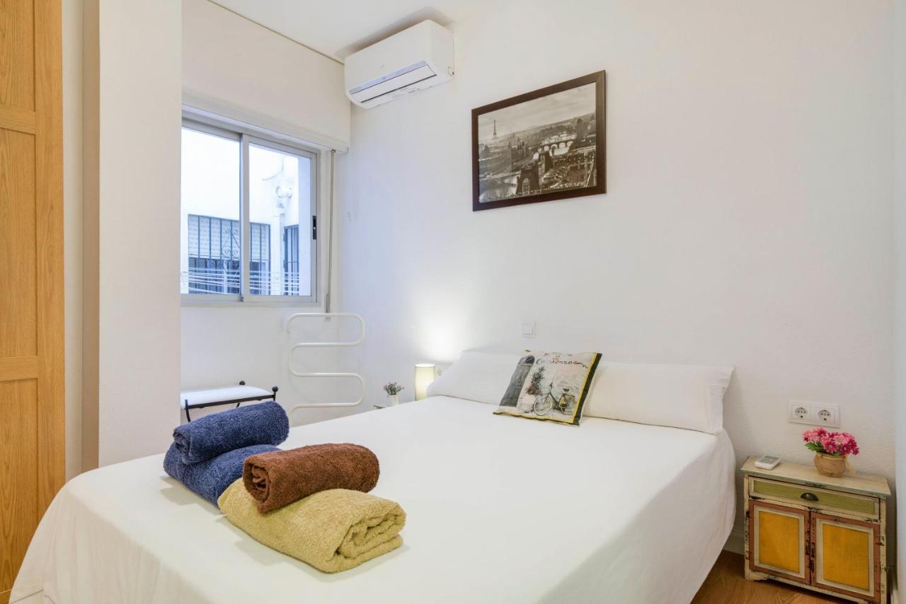 Urbanchicmalaga 3 Bedroom Spacious Quiet Historic Malaga Apt Dış mekan fotoğraf